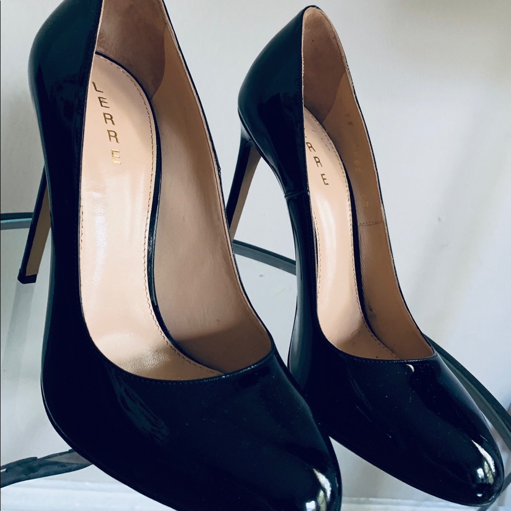 Fabulous “Lerre” black pumps with rounded toe.
